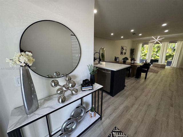 10109 NW 52nd Ter, Doral, FL 33178