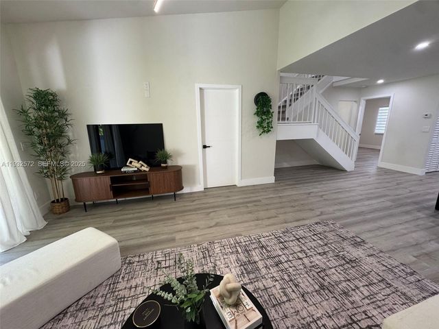 10109 NW 52nd Ter, Doral, FL 33178