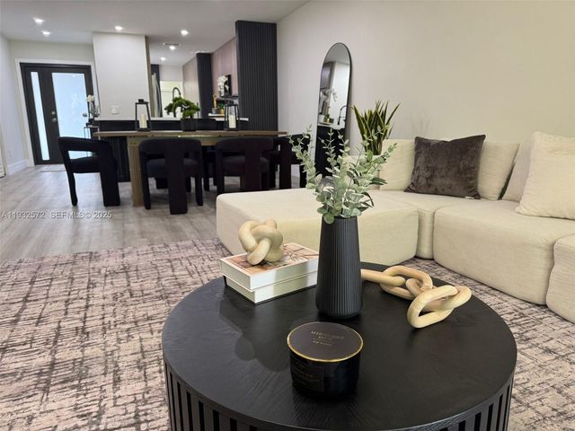 10109 NW 52nd Ter, Doral, FL 33178