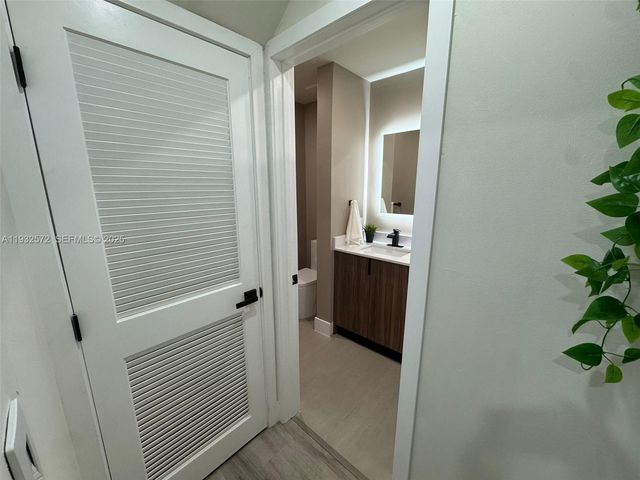 10109 NW 52nd Ter, Doral, FL 33178