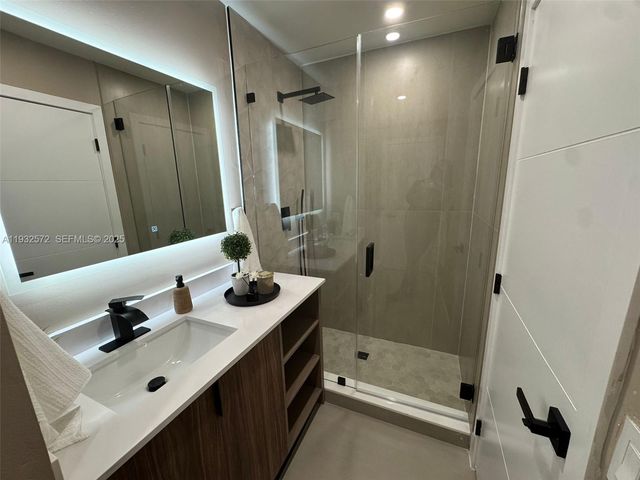 10109 NW 52nd Ter, Doral, FL 33178