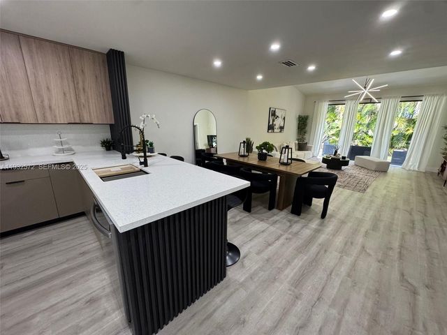 10109 NW 52nd Ter, Doral, FL 33178