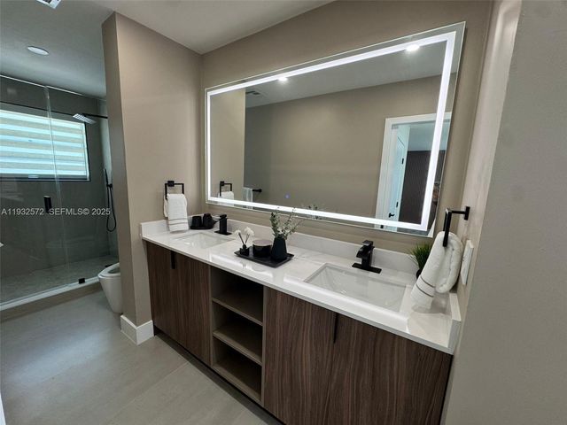 10109 NW 52nd Ter, Doral, FL 33178