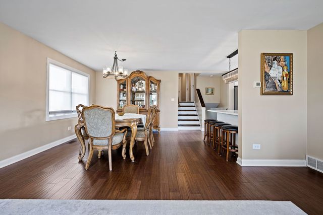 8821 Congress Park Avenue, Brookfield, IL 60513