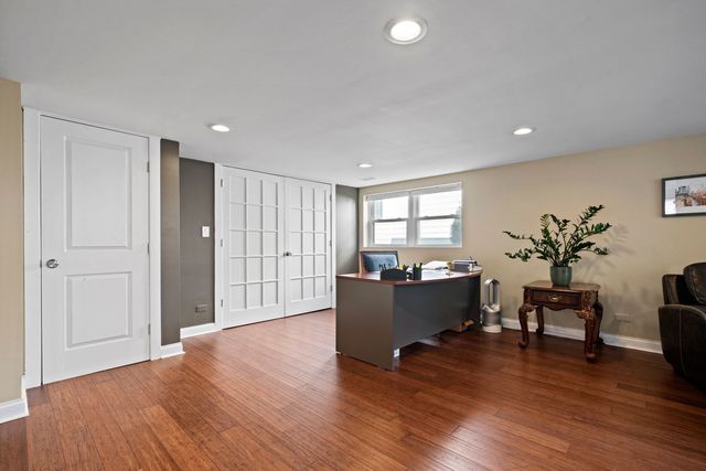 8821 Congress Park Avenue, Brookfield, IL 60513