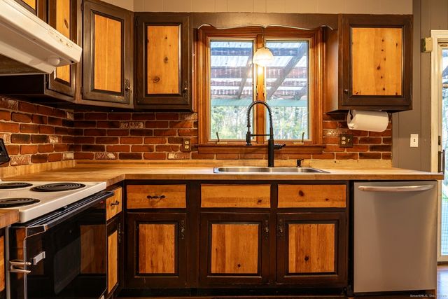 142 Starr Street, Norwich, CT 06360