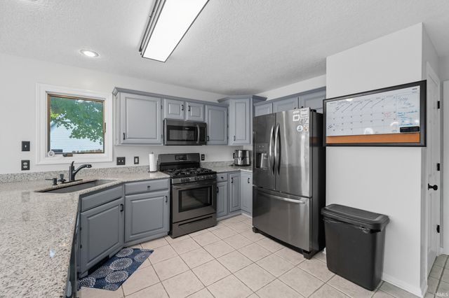 5818 Chase Creek Court, Fort Wayne, IN 46804