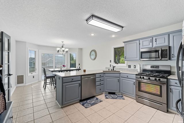 5818 Chase Creek Court, Fort Wayne, IN 46804