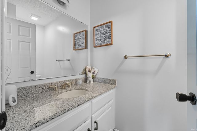 5818 Chase Creek Court, Fort Wayne, IN 46804