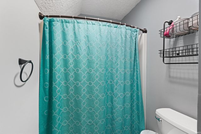 5818 Chase Creek Court, Fort Wayne, IN 46804