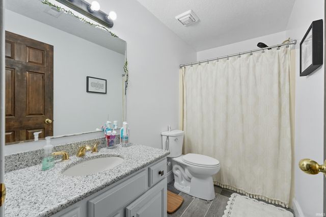 5818 Chase Creek Court, Fort Wayne, IN 46804