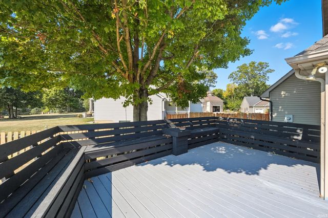 5818 Chase Creek Court, Fort Wayne, IN 46804