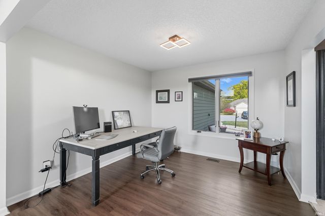 5818 Chase Creek Court, Fort Wayne, IN 46804