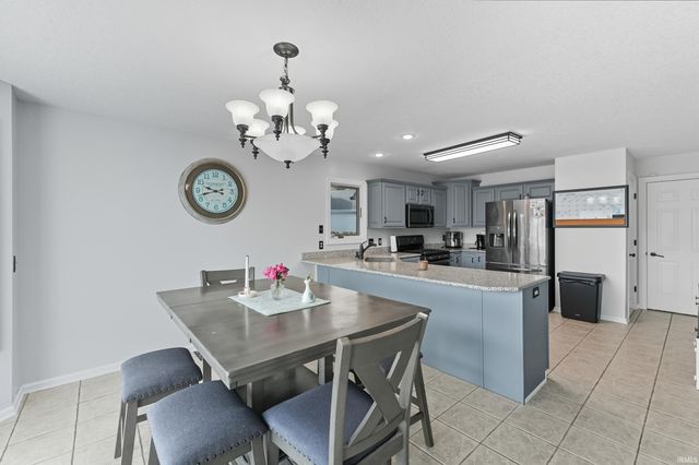 5818 Chase Creek Court, Fort Wayne, IN 46804