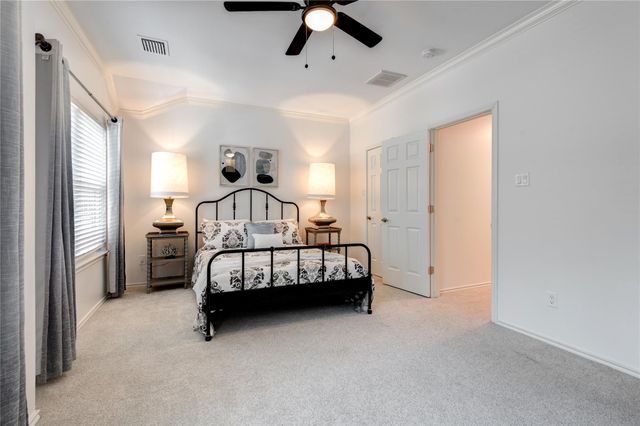 35 N Walden Elms Circle, The Woodlands, TX 77382
