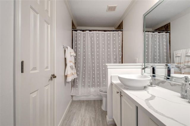 35 N Walden Elms Circle, The Woodlands, TX 77382