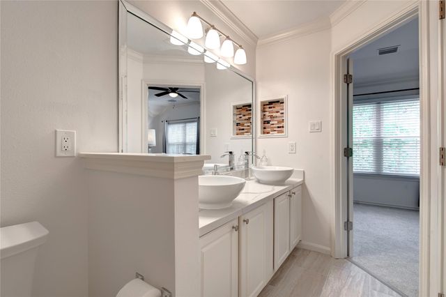 35 N Walden Elms Circle, The Woodlands, TX 77382