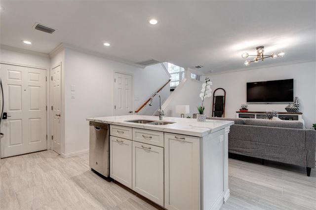 35 N Walden Elms Circle, The Woodlands, TX 77382