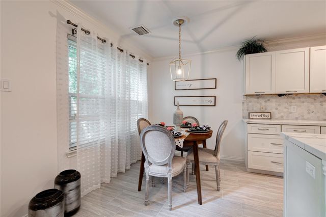 35 N Walden Elms Circle, The Woodlands, TX 77382