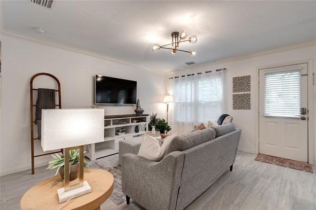 35 N Walden Elms Circle, The Woodlands, TX 77382