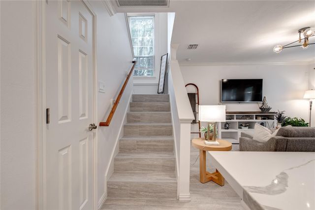 35 N Walden Elms Circle, The Woodlands, TX 77382