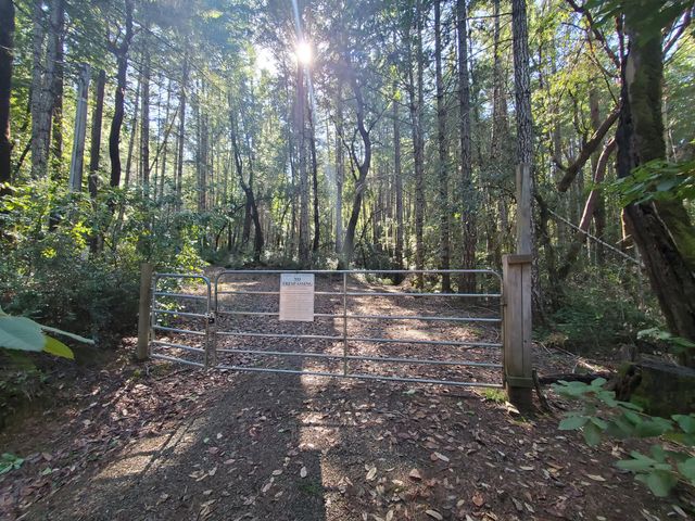 1000 Rancho Sequoia Drive, Alderpoint, CA 95511