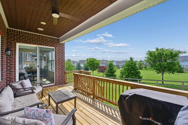 9346 Gardenside Lane, Loveland, OH 45140