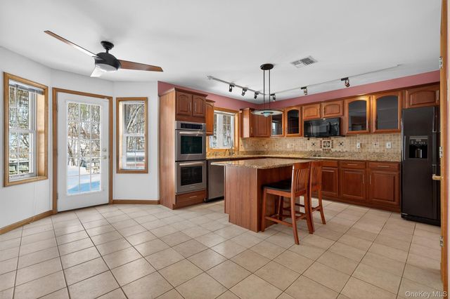 8 Cardinal Court, Tuxedo Park, NY 10987