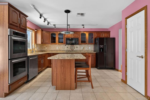 8 Cardinal Court, Tuxedo Park, NY 10987