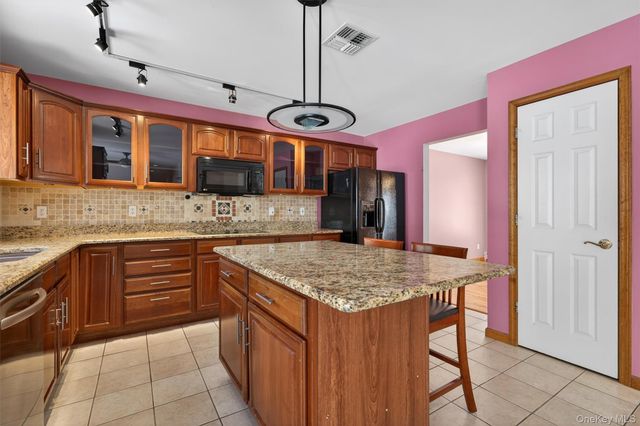 8 Cardinal Court, Tuxedo Park, NY 10987