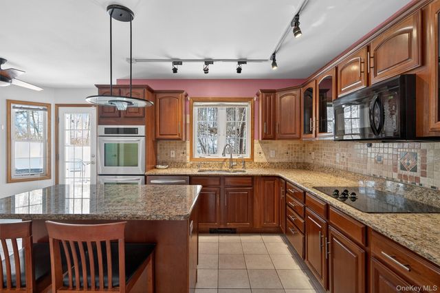 8 Cardinal Court, Tuxedo Park, NY 10987