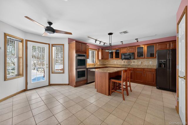 8 Cardinal Court, Tuxedo Park, NY 10987