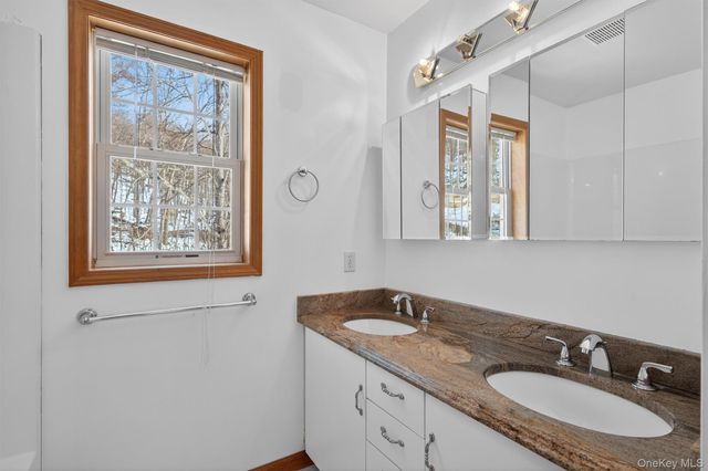 8 Cardinal Court, Tuxedo Park, NY 10987