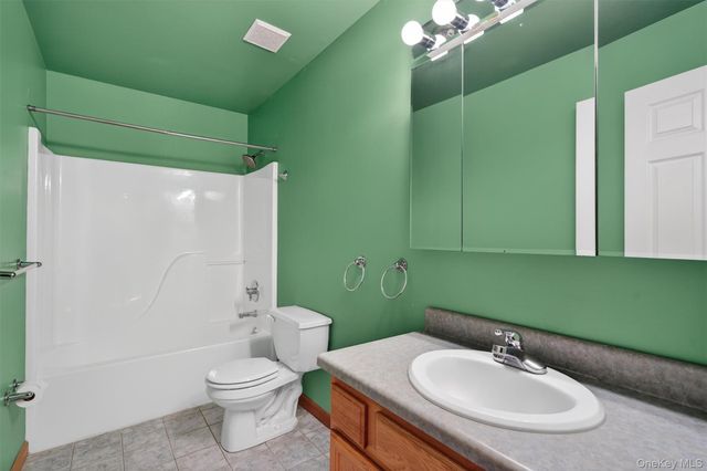 8 Cardinal Court, Tuxedo Park, NY 10987