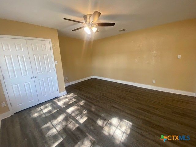 214 S Hackberry Avenue, Luling, TX 78648