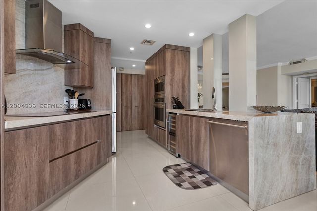 848 Brickell Key Dr 3905, Miami, FL 33131