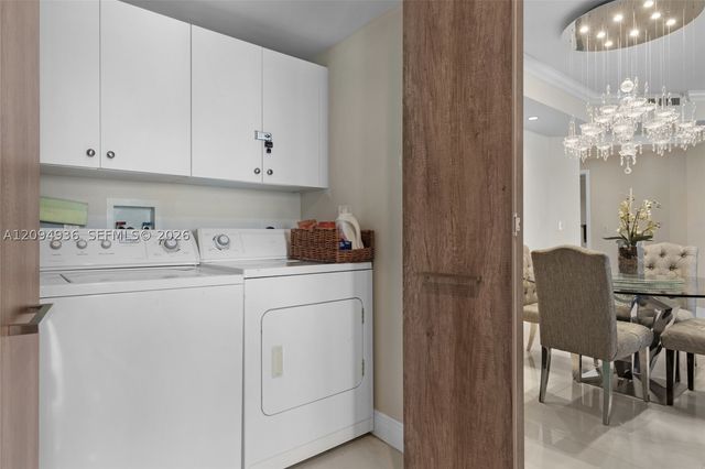 848 Brickell Key Dr 3905, Miami, FL 33131
