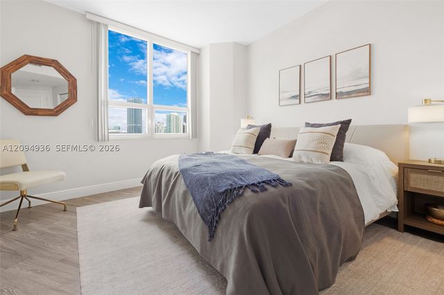 848 Brickell Key Dr 3905, Miami, FL 33131