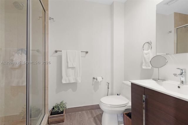 848 Brickell Key Dr 3905, Miami, FL 33131