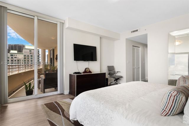 848 Brickell Key Dr 3905, Miami, FL 33131