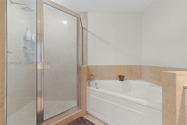 848 Brickell Key Dr 3905, Miami, FL 33131