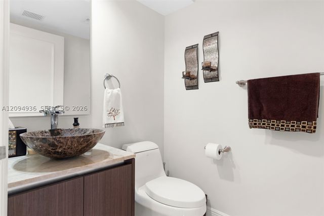 848 Brickell Key Dr 3905, Miami, FL 33131