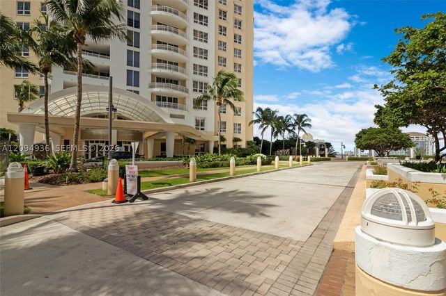 848 Brickell Key Dr 3905, Miami, FL 33131