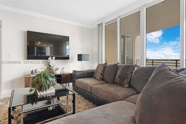 848 Brickell Key Dr 3905, Miami, FL 33131