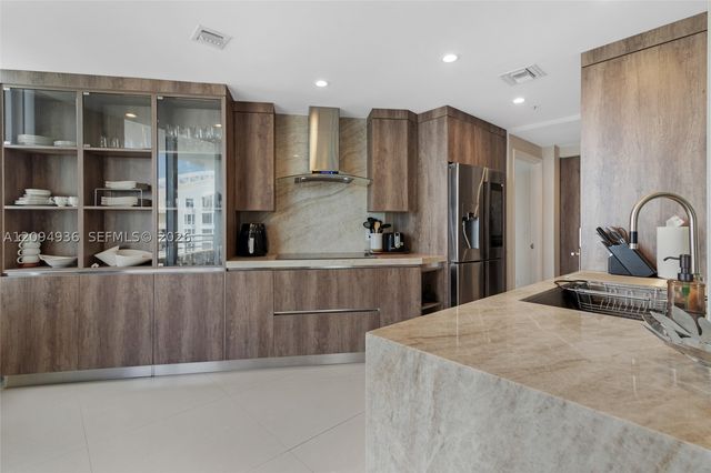 848 Brickell Key Dr 3905, Miami, FL 33131