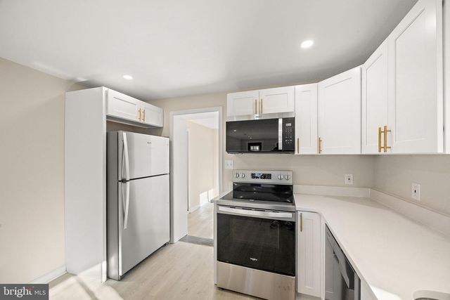 2109 FERNCROFT AVE, Upper Chichester, PA 19061