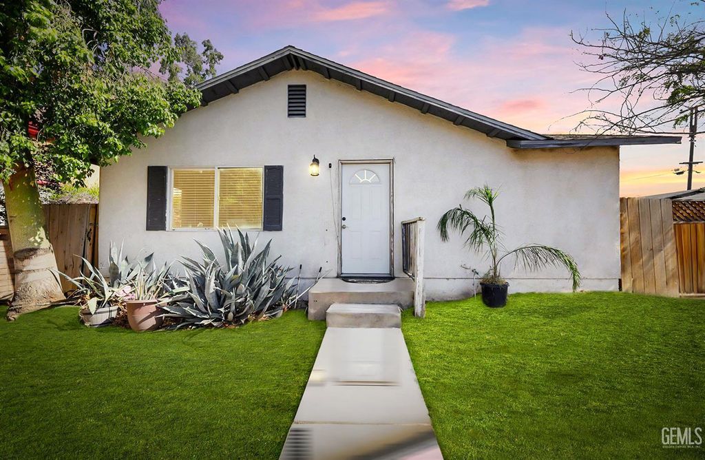 818 Decatur Street, Bakersfield, CA 93308