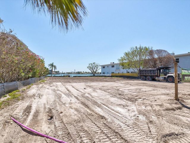 141 104TH AVENUE, Treasure Island, FL 33706
