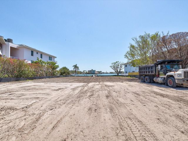 141 104TH AVENUE, Treasure Island, FL 33706