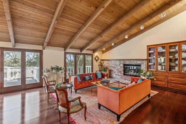 22215 Quinterno Court, Cupertino, CA 95014